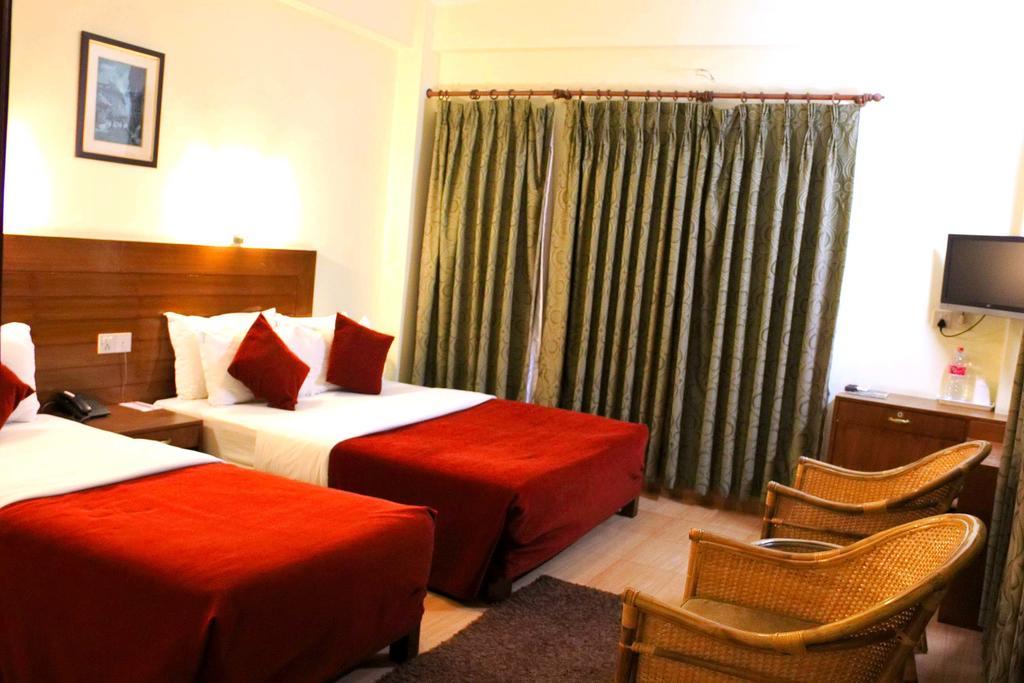 Hotel Tara Pokhara Buitenkant foto