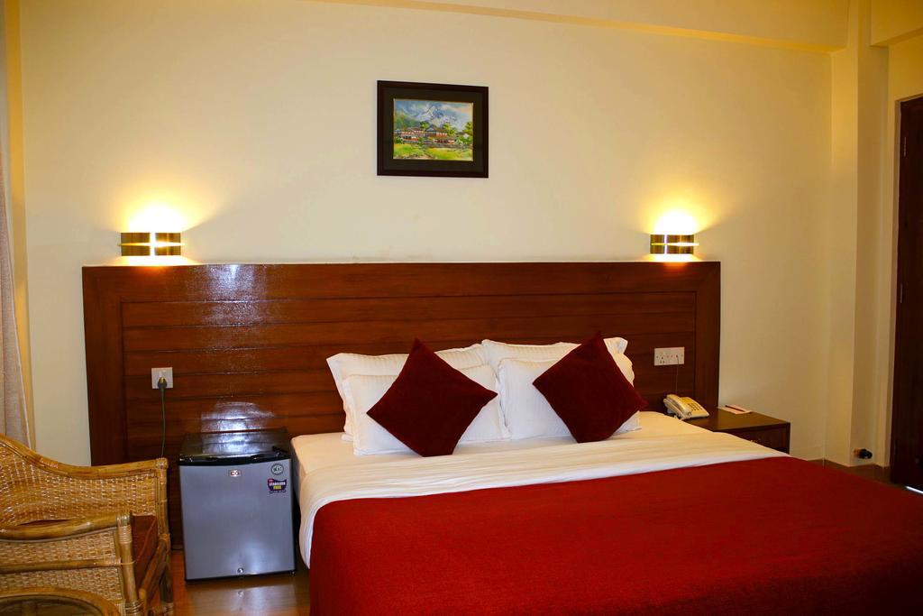 Hotel Tara Pokhara Buitenkant foto