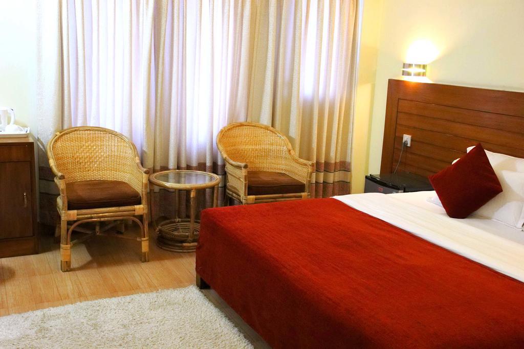 Hotel Tara Pokhara Buitenkant foto