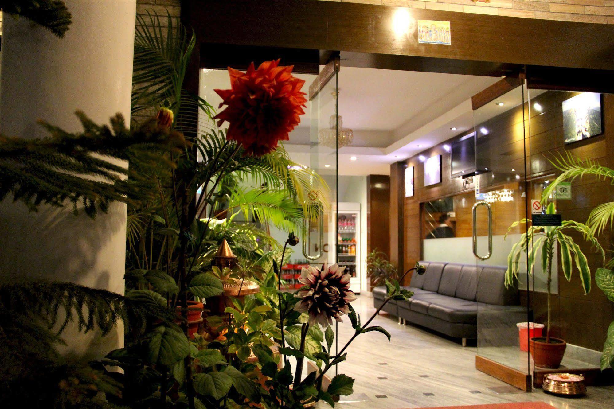 Hotel Tara Pokhara Buitenkant foto