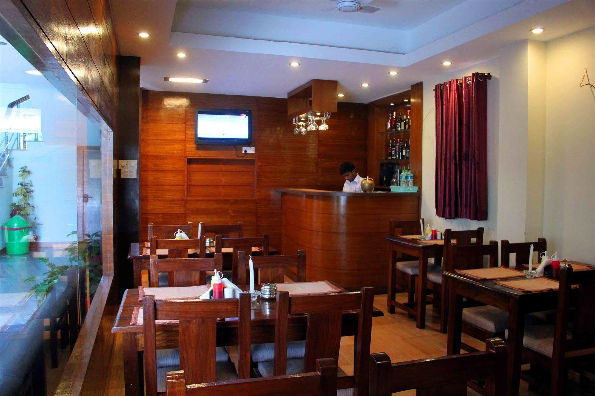 Hotel Tara Pokhara Buitenkant foto