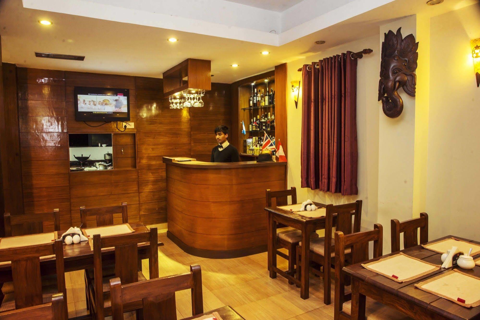 Hotel Tara Pokhara Buitenkant foto