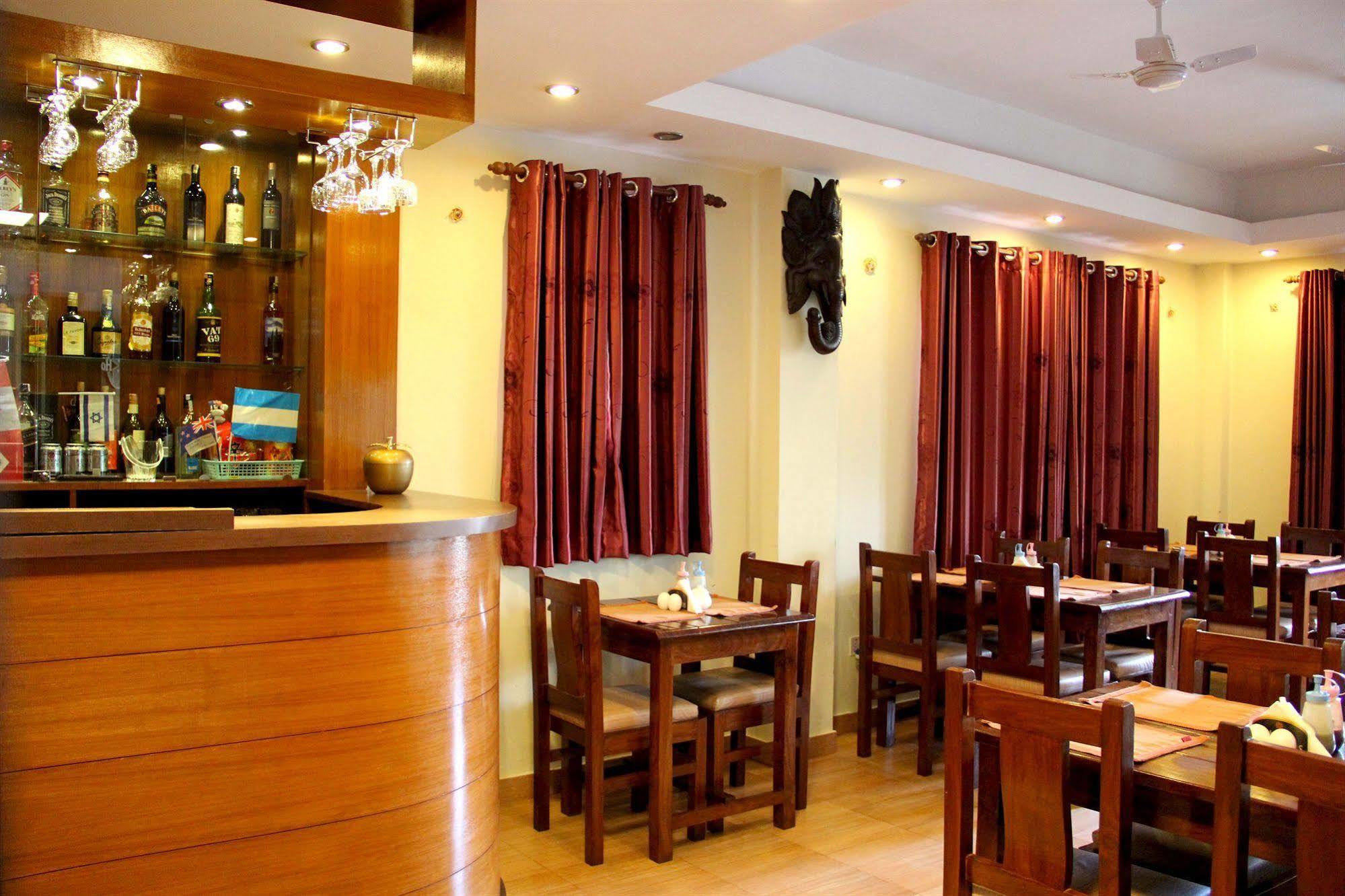 Hotel Tara Pokhara Buitenkant foto