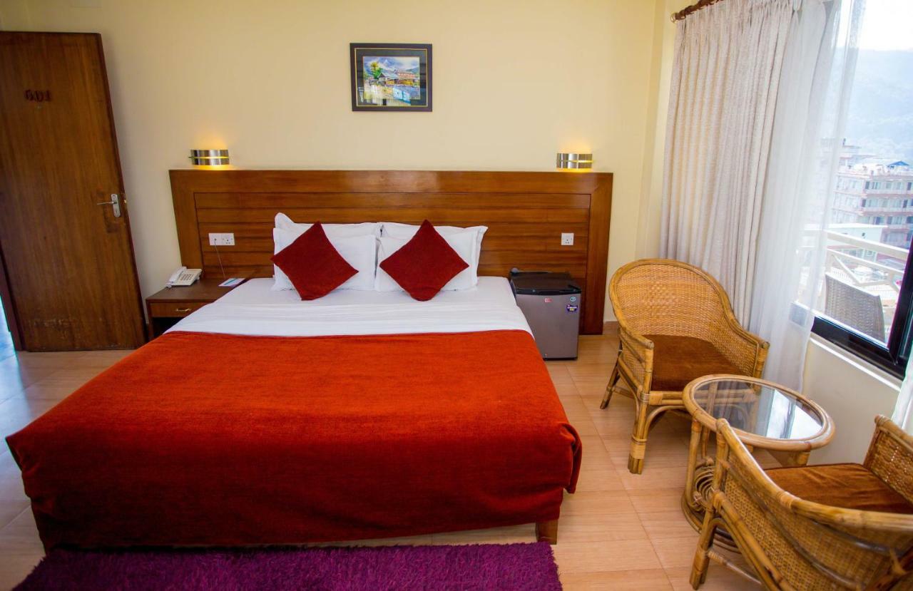 Hotel Tara Pokhara Buitenkant foto