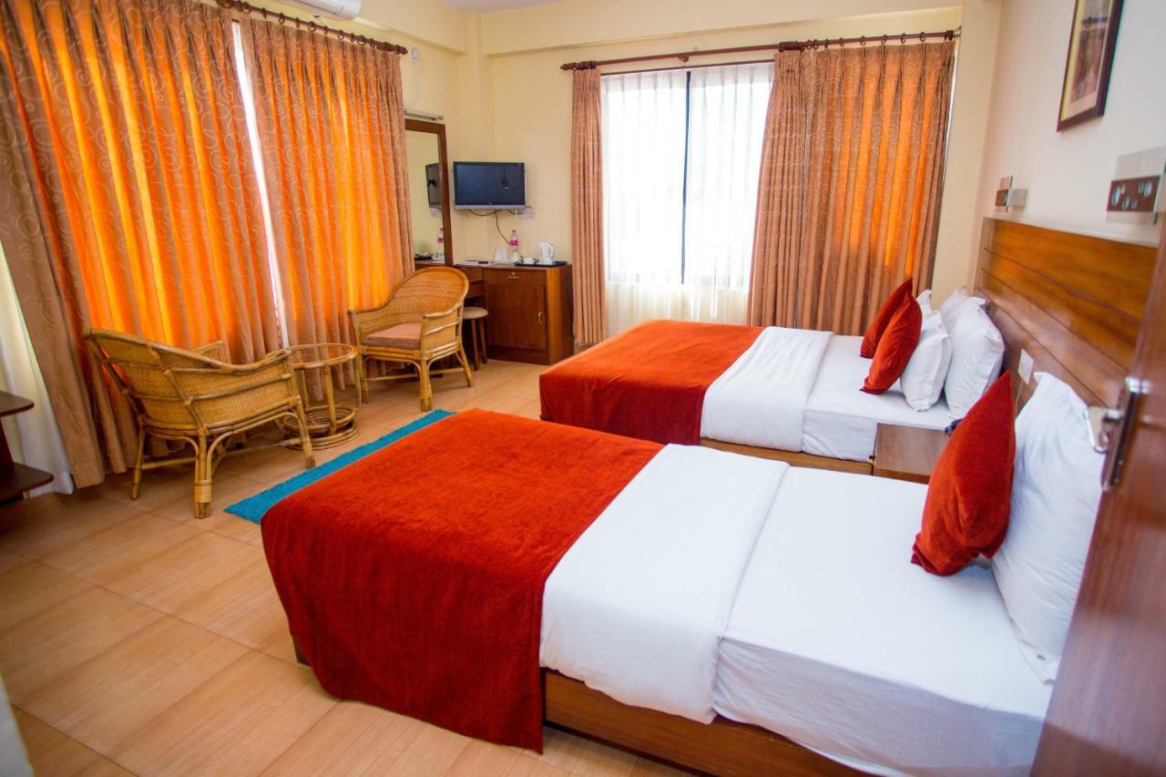 Hotel Tara Pokhara Buitenkant foto
