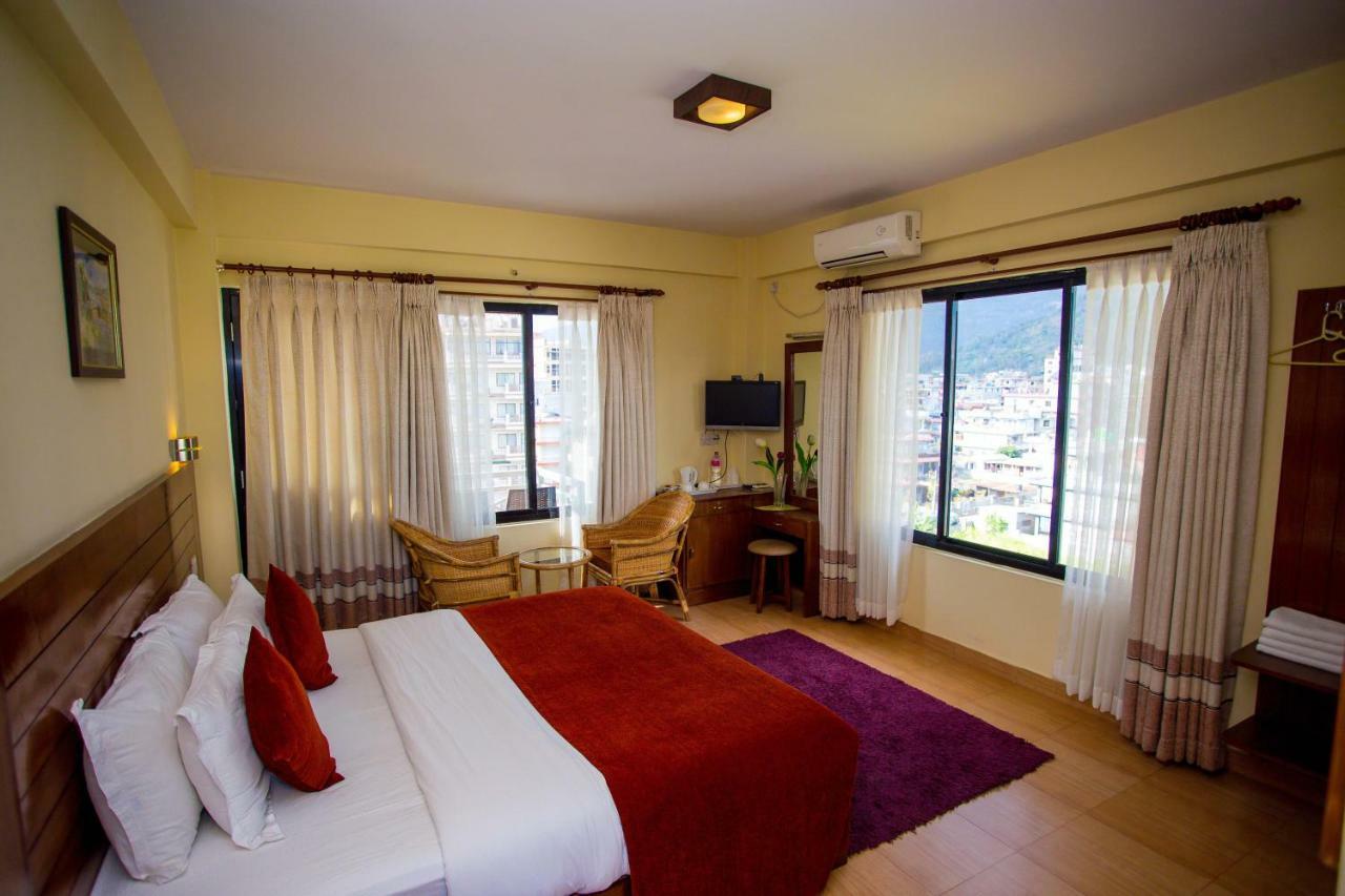 Hotel Tara Pokhara Buitenkant foto