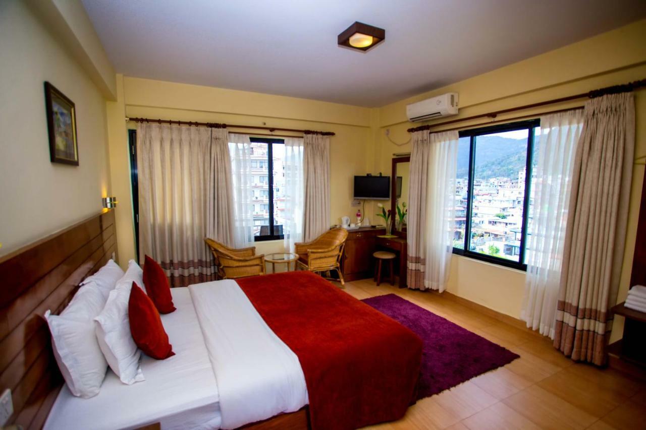 Hotel Tara Pokhara Buitenkant foto