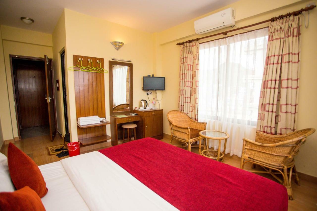 Hotel Tara Pokhara Buitenkant foto