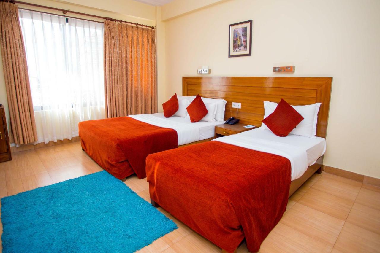 Hotel Tara Pokhara Buitenkant foto