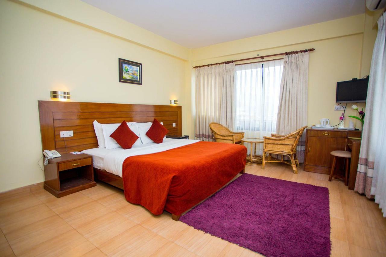 Hotel Tara Pokhara Buitenkant foto