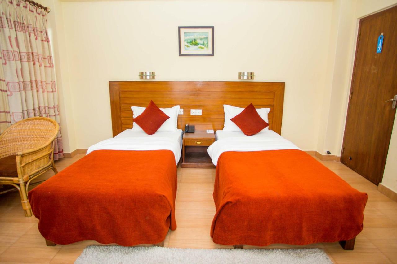 Hotel Tara Pokhara Buitenkant foto