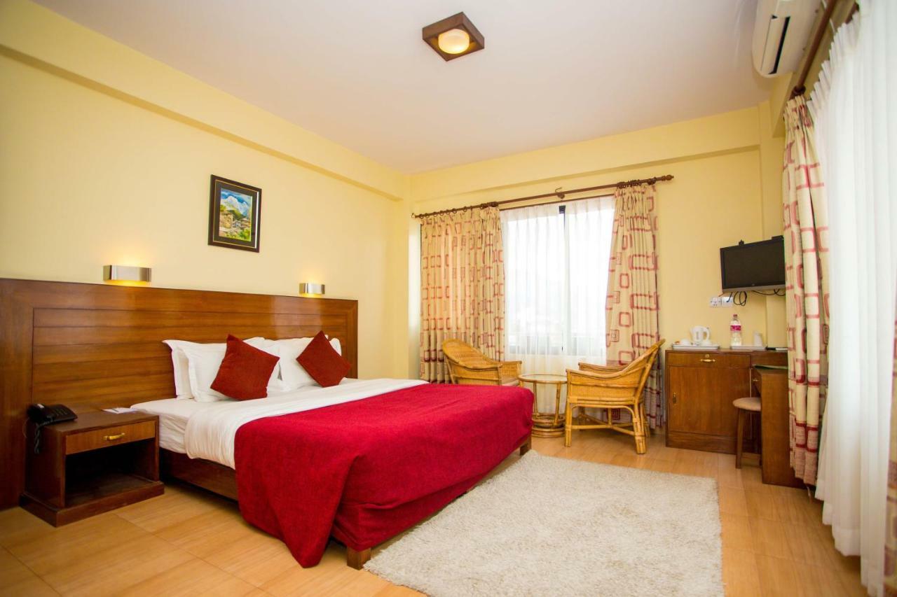 Hotel Tara Pokhara Buitenkant foto
