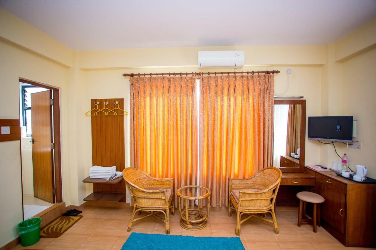 Hotel Tara Pokhara Buitenkant foto