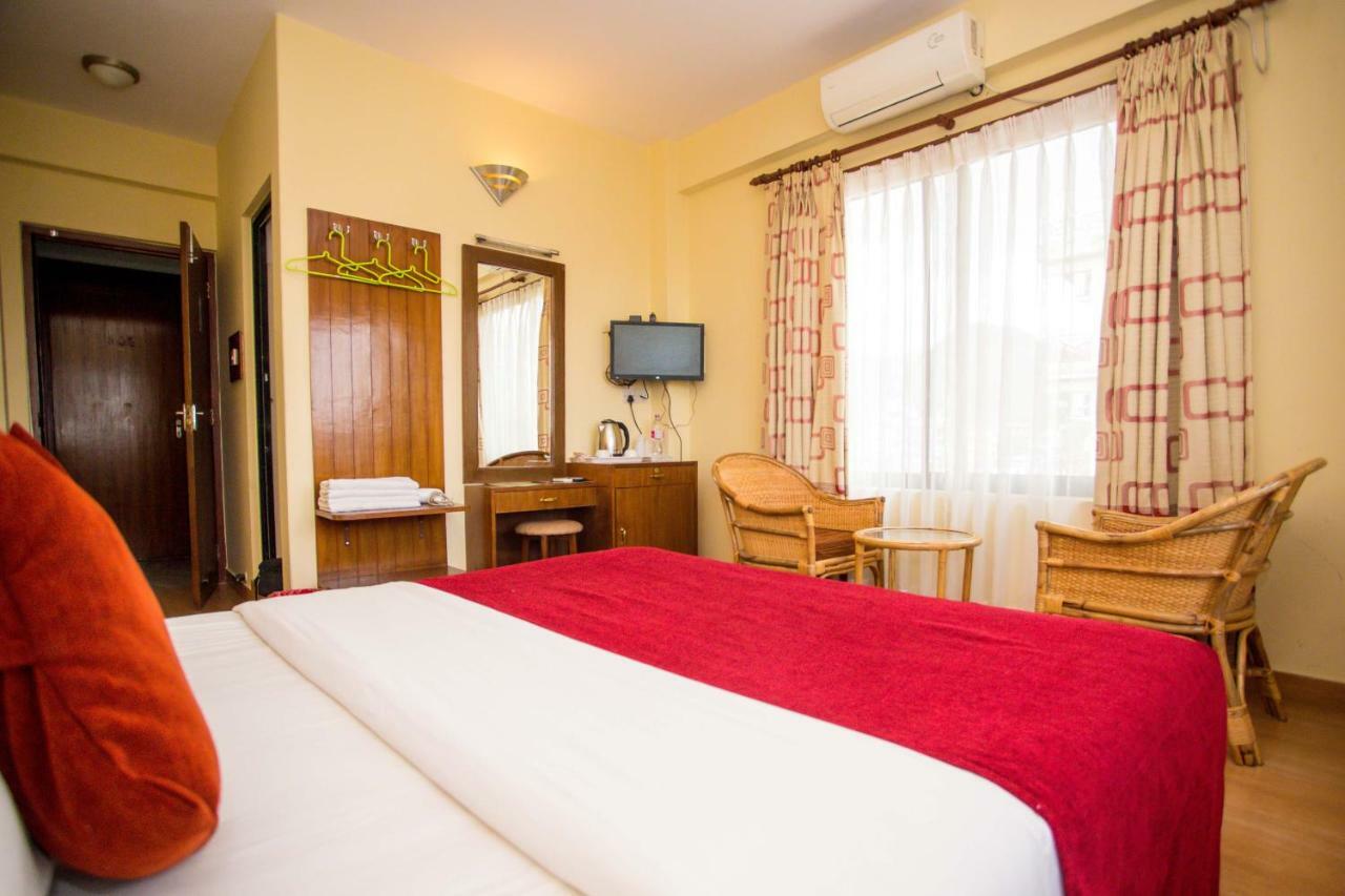 Hotel Tara Pokhara Buitenkant foto