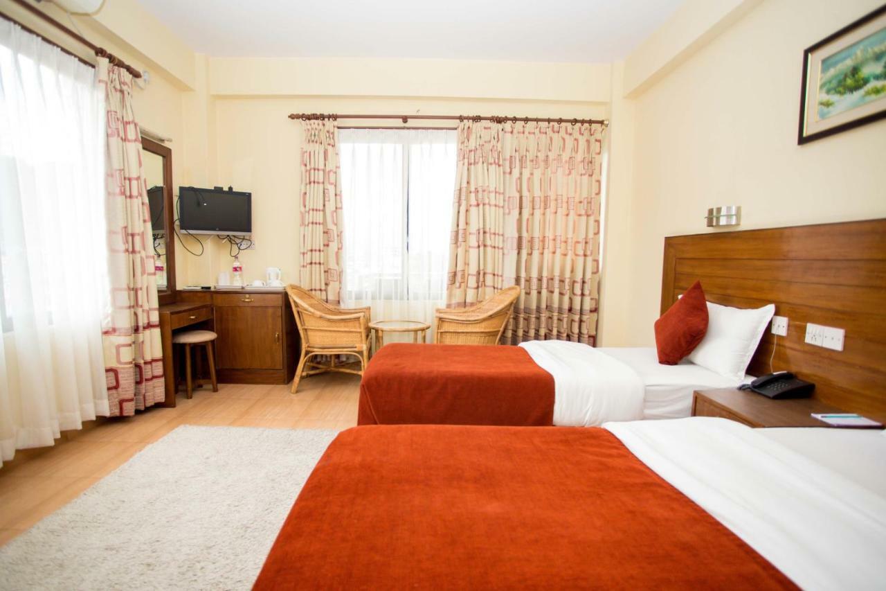 Hotel Tara Pokhara Buitenkant foto