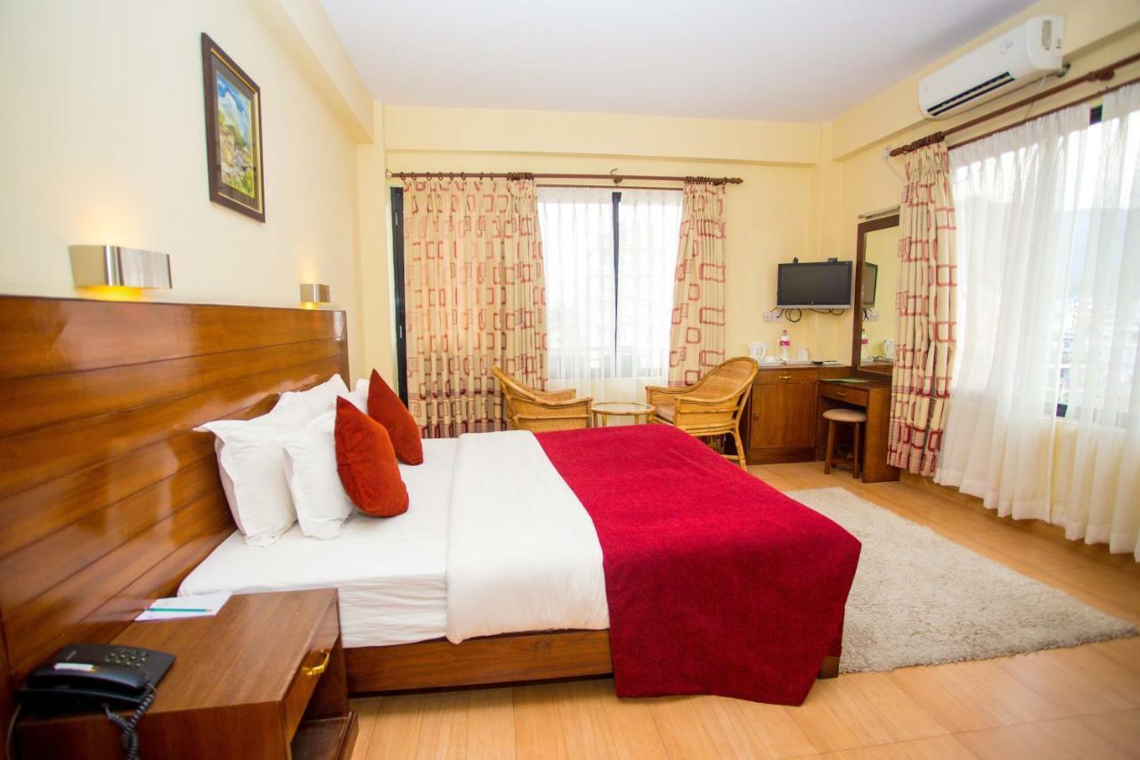 Hotel Tara Pokhara Buitenkant foto