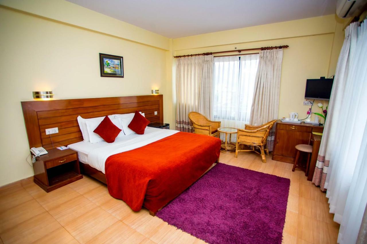 Hotel Tara Pokhara Buitenkant foto