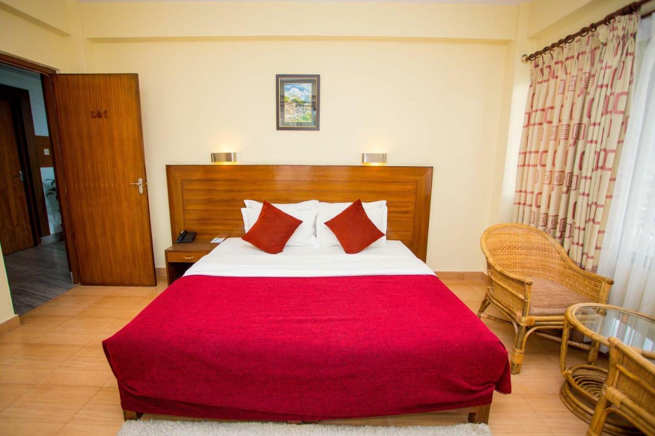 Hotel Tara Pokhara Buitenkant foto